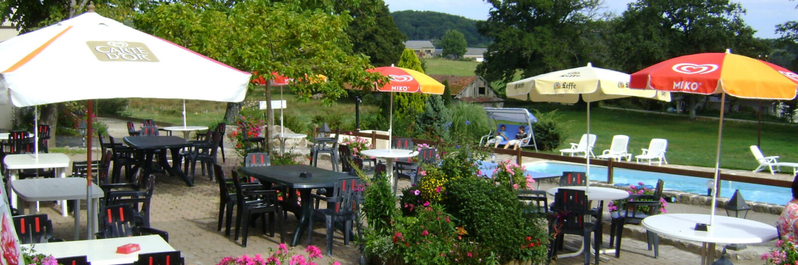 Terrasse de l'Hotel du Nayrac - auberge fleurie