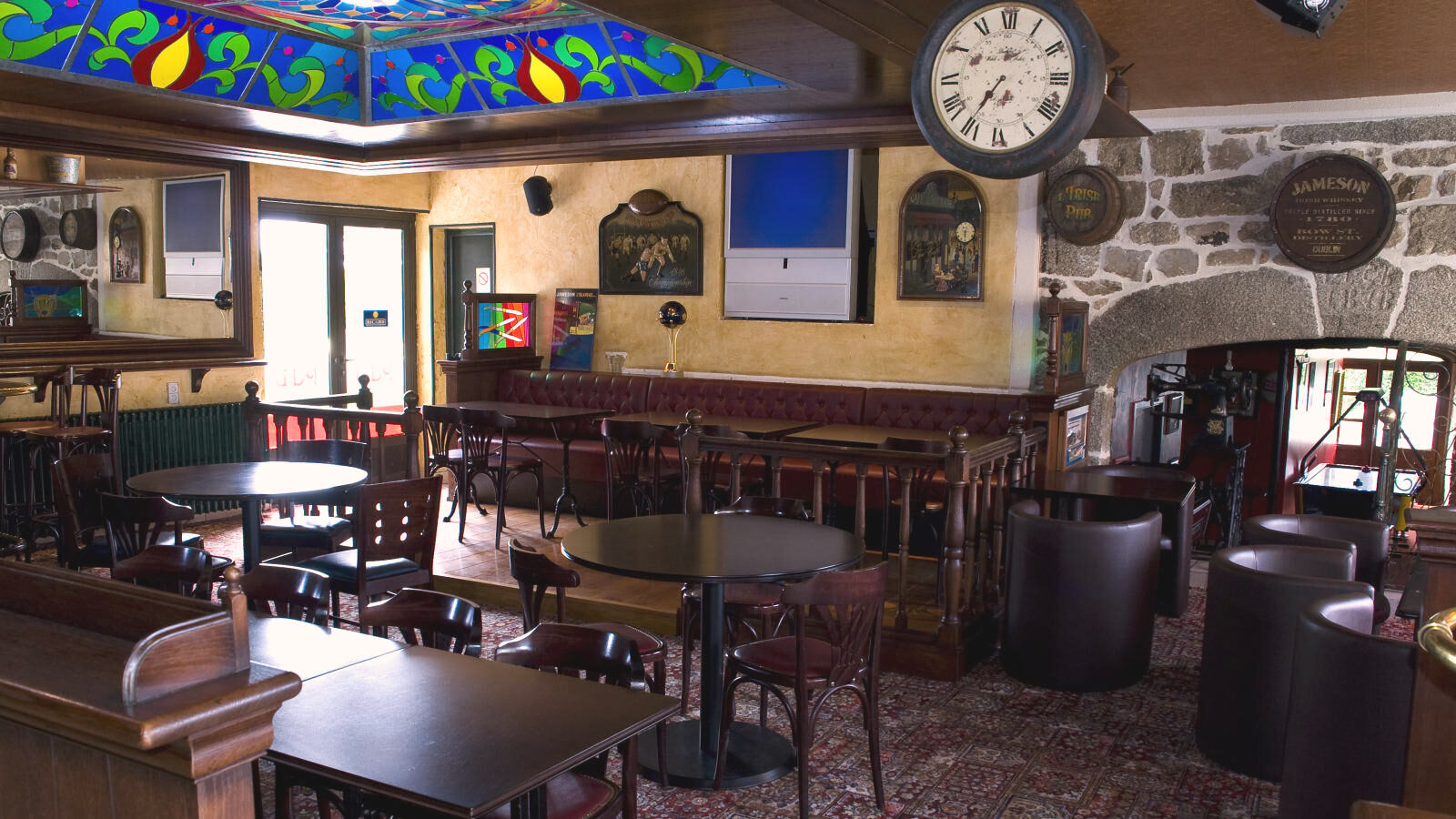 Auberge fleurie au Nayrac bar Pub Irlandais
